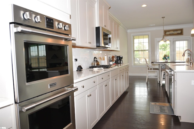 127 Riverland Woods Ct, Simpsonville, SC 29681 - kitchen with appliances with stainless steel finishes, a sink, baseboards, ornamental molding, and backsplash