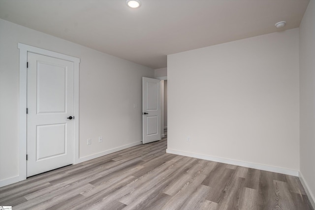 3834 Maid Marion Ln, Spartanburg, SC 29302 - spare room with light wood-style flooring, a smoke detector, baseboards, and recessed lighting