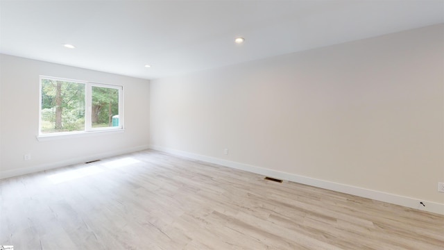 3834 Maid Marion Ln, Spartanburg, SC 29302 - unfurnished room featuring light wood-style flooring, baseboards, and recessed lighting