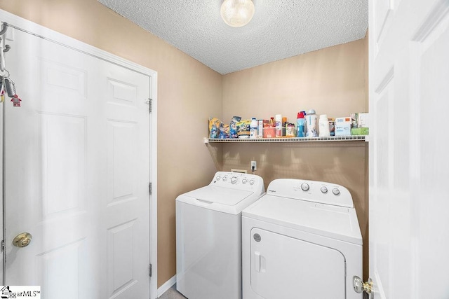 353 Old John Dodd Rd, Boiling Springs, SC 29316 - laundry room featuring independent washer and dryer and a textured ceiling