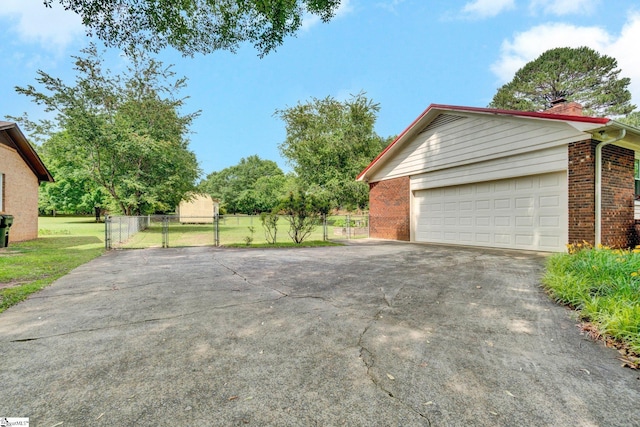 203 Ponder Rd, Greer, SC 29651 - garage with driveway
