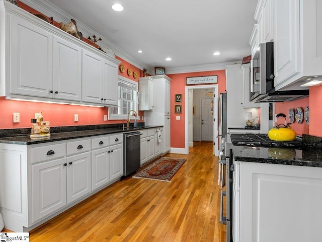 403 Rosings Aly, Simpsonville, SC 29681 - kitchen featuring stainless steel appliances, white cabinetry, ornamental molding, light wood-style floors, and recessed lighting