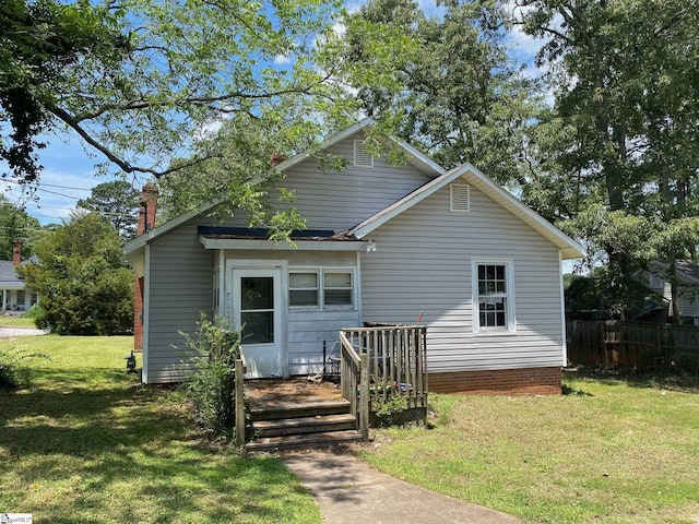 719 Chestnut St, Laurens, SC 29360 - view of front of property featuring a chimney