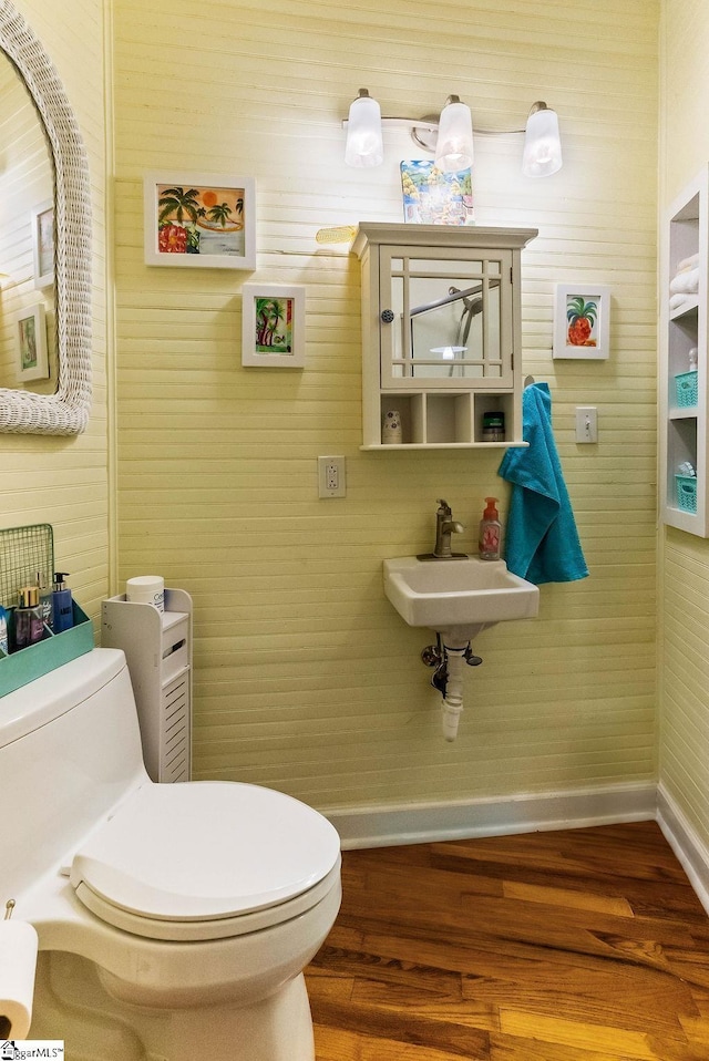 2115 Price House Rd, Woodruff, SC 29388 - half bath featuring baseboards and wood finished floors