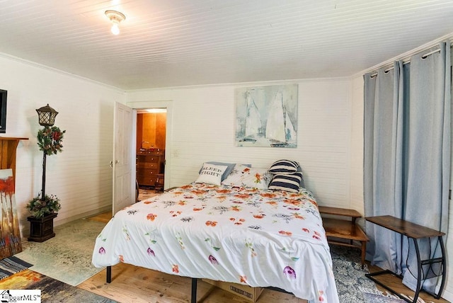 2115 Price House Rd, Woodruff, SC 29388 - bedroom with ornamental molding