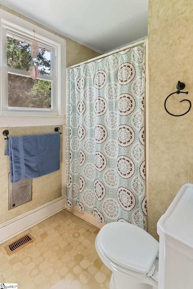 2115 Price House Rd, Woodruff, SC 29388 - full bath featuring a shower with shower curtain and tile patterned floors