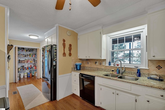 135 James Ave, Wellford, SC 29385 - kitchen featuring black appliances, ceiling fan, a textured ceiling, wood finished floors, and decorative backsplash
