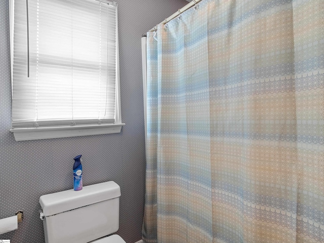 209 Thornhill Dr, Spartanburg, SC 29301 - full bath featuring toilet and a shower with shower curtain