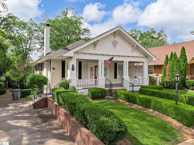 772 Glendalyn Ave, Spartanburg, SC 29302 - bungalow-style home featuring covered porch and a chimney