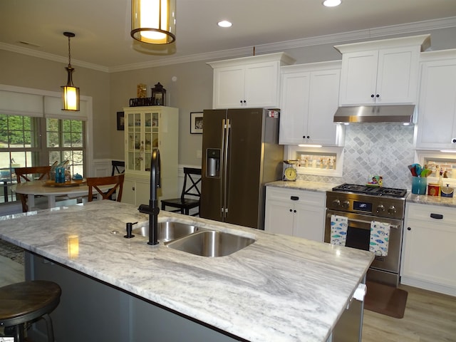 811 White Magnolia Dr, Inman, SC 29349 - kitchen with stainless steel appliances, under cabinet range hood, white cabinetry, a breakfast bar, and crown molding