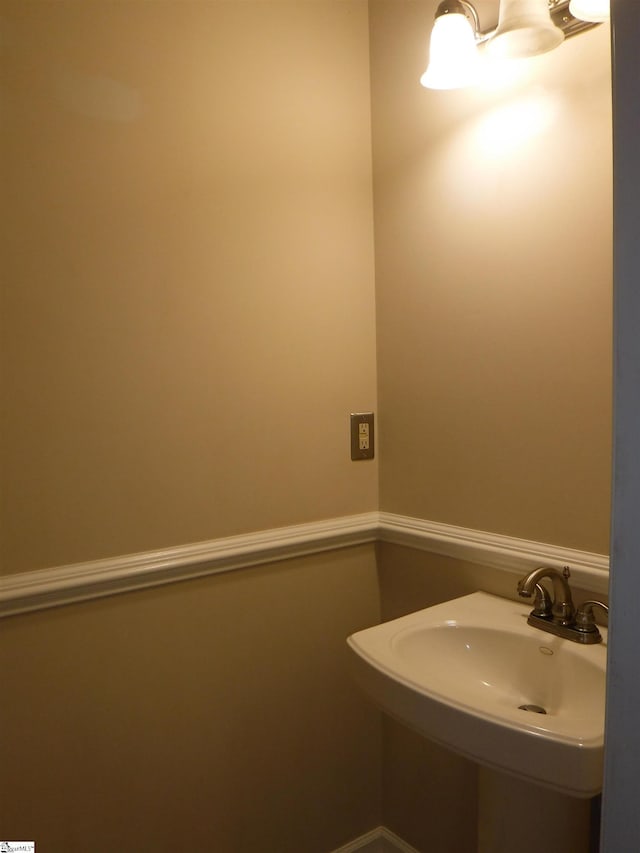 279 Finch Rd, Wellford, SC 29385 - view of bathroom