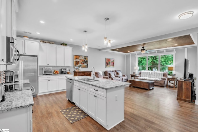 542 Drayton Hall Blvd, Duncan, SC 29334 - kitchen with stainless steel appliances, open floor plan, ceiling fan, white cabinets, and recessed lighting