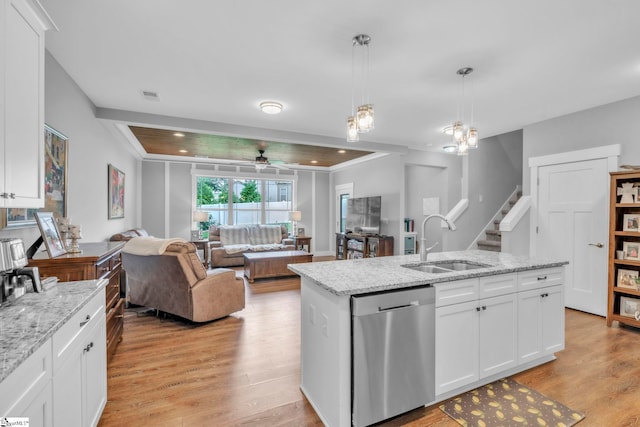 542 Drayton Hall Blvd, Duncan, SC 29334 - kitchen with dishwasher, light wood-style floors, open floor plan, a ceiling fan, and crown molding
