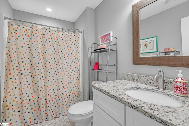 542 Drayton Hall Blvd, Duncan, SC 29334 - full bath with vanity, a shower with shower curtain, and recessed lighting