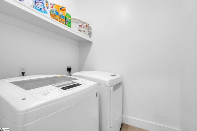 542 Drayton Hall Blvd, Duncan, SC 29334 - laundry area featuring washer and clothes dryer and tile patterned floors