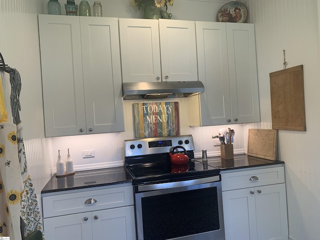 102 Highland Rd, Easley, SC 29640 - kitchen featuring stainless steel electric stove, under cabinet range hood, and dark countertops