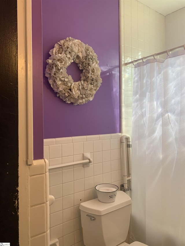 102 Highland Rd, Easley, SC 29640 - bathroom featuring curtained shower, tile walls, and wainscoting