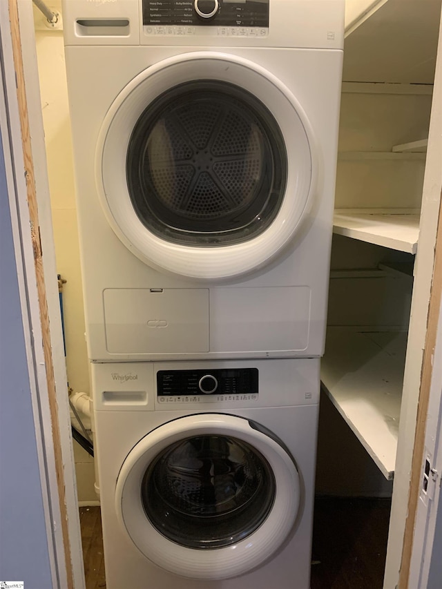 102 Highland Rd, Easley, SC 29640 - laundry area featuring stacked washer and clothes dryer