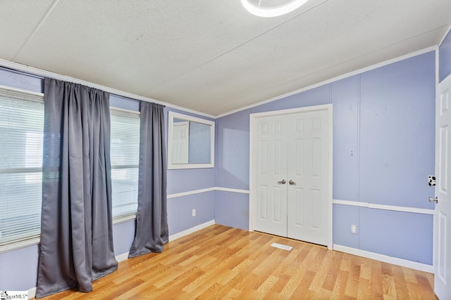 419-425 Chesapeake Trl, Pickens, SC 29671 - unfurnished bedroom with vaulted ceiling, light wood-style floors, a textured ceiling, a closet, and ornamental molding