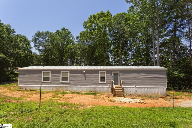 419-425 Chesapeake Trl, Pickens, SC 29671 - view of front facade featuring entry steps and a metal roof