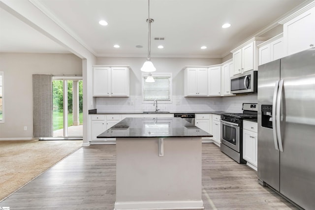 177 Viewmont Dr, Duncan, SC 29334 - kitchen with appliances with stainless steel finishes, healthy amount of natural light, a kitchen island, white cabinetry, and recessed lighting