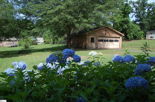16 Heathwood Cir, Taylors, SC 29687 - view of yard with a garage