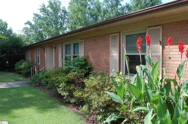 16 Heathwood Cir, Taylors, SC 29687 - view of home's exterior with brick siding and a lawn