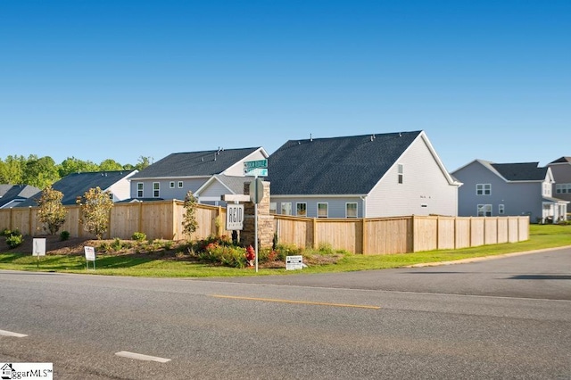 913 Wild Pine Ct, Duncan, SC 29334 - traditional home featuring a residential view