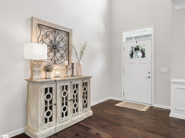 711 Hatwood Ct, Duncan, SC 29334 - foyer featuring dark wood finished floors and baseboards