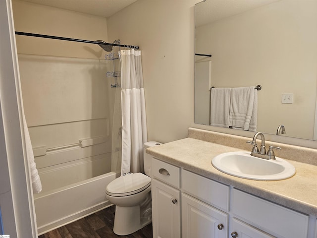 632 Lookover Dr, Anderson, SC 29621 - full bath featuring vanity, shower / bathtub combination with curtain, and wood finished floors