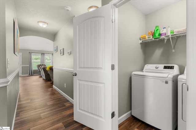 906 John Thomas Way, Greer, SC 29651 - laundry area featuring washer and clothes dryer, dark wood-style flooring, and a textured ceiling