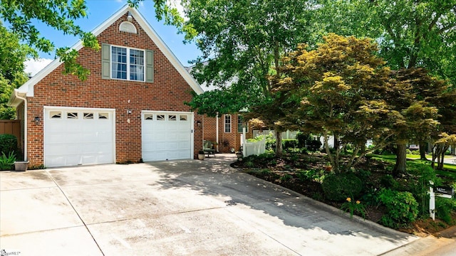 14 Quail Meadow Ln, Greenville, SC 29617 - traditional-style house featuring brick siding