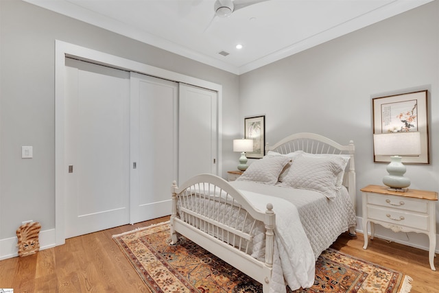 110 N Markley St Unit 505, Greenville, SC 29601 - bedroom featuring a closet, light wood-type flooring, a ceiling fan, ornamental molding, and recessed lighting