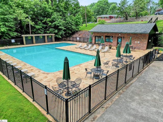 105 Devonshire Ln, Greenville, SC 29617 - community pool with a patio