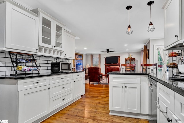 105 Devonshire Ln, Greenville, SC 29617 - kitchen featuring a peninsula, appliances with stainless steel finishes, backsplash, ceiling fan, and white cabinets