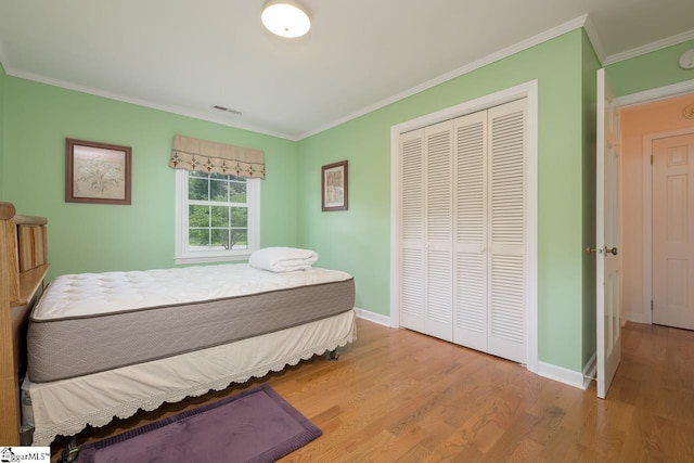 14 Rollingreen Rd, Greer, SC 29651 - bedroom with wood finished floors, a closet, and ornamental molding