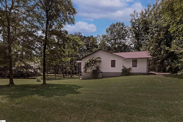 421 E Westbrooks Rd, Seneca, SC 29678 - view of side of home with a yard