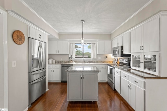 522 Reid School Rd, Taylors, SC 29687 - kitchen featuring appliances with stainless steel finishes, a textured ceiling, a center island, white cabinets, and dark wood finished floors