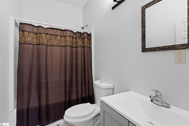 904 W Hampton St, Laurens, SC 29360 - full bathroom with vanity and curtained shower