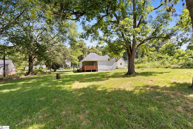 904 W Hampton St, Laurens, SC 29360 - view of grassy yard with a deck