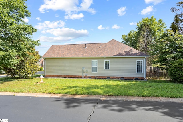 802 Wheat Ct, Greer, SC 29651 - view of side of property featuring crawl space and a shingled roof