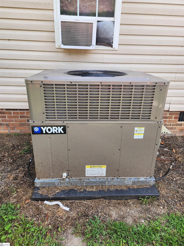 109 Laurens Ct, Fountain Inn, SC 29644 - exterior view of a cooling unit and crawl space