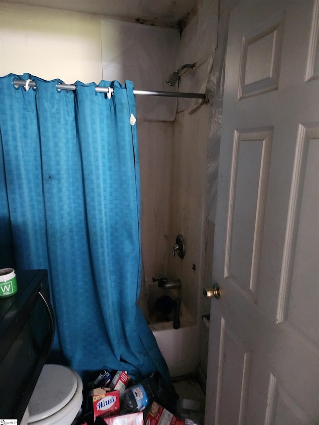 109 Laurens Ct, Fountain Inn, SC 29644 - full bath featuring shower / tub combo with curtain and toilet