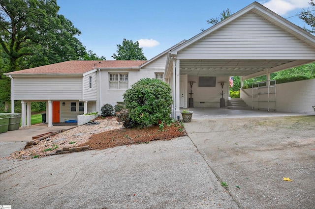 260 Riggs Dr, Clemson, SC 29631 - view of front facade with driveway and a carport