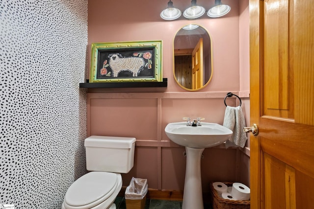 207 Sassafras Dr, Taylors, SC 29687 - bathroom featuring a shower with curtain and a decorative wall