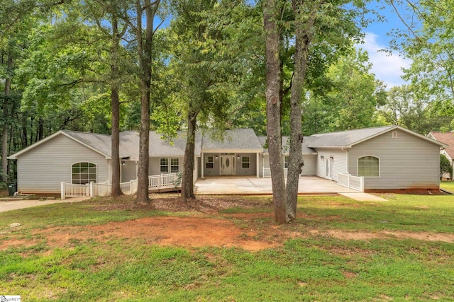 1 Moultrie Dr, Taylors, SC 29687 - view of front of house featuring a front lawn and view of wooded area