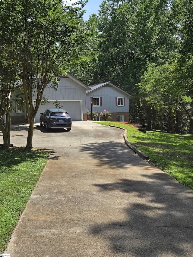 132 Mustang Cir, Simpsonville, SC 29681 - view of front of property featuring concrete driveway and a front yard