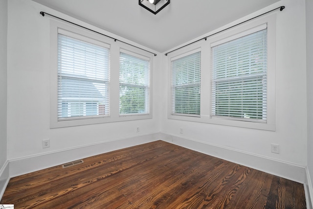 521 Anderson St, Greenville, SC 29601 - empty room featuring baseboards