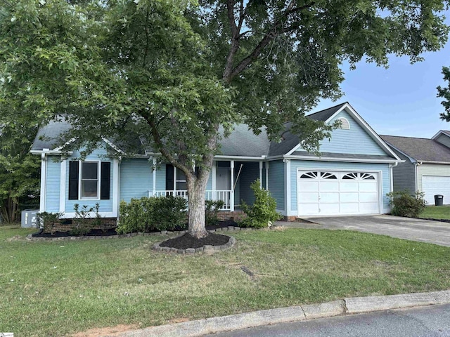 404 Frostbery Ct, Fountain Inn, SC 29644 - view of front of house featuring a garage, driveway, a porch, and a front lawn