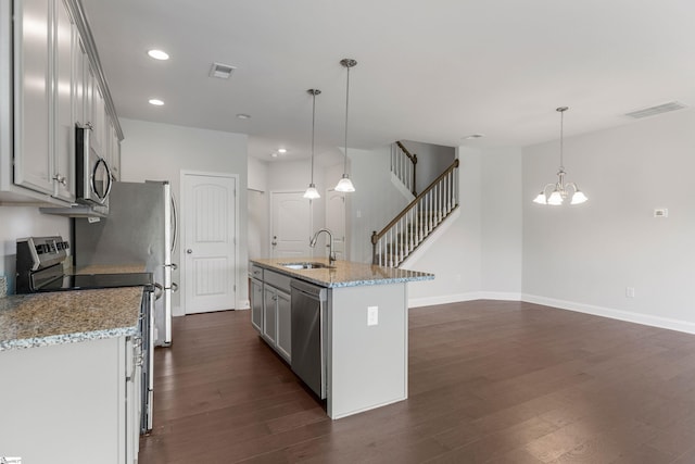 138 Rushing Creek Ln, Piedmont, SC 29673 - kitchen featuring appliances with stainless steel finishes, dark wood-style flooring, recessed lighting, an island with sink, and a chandelier